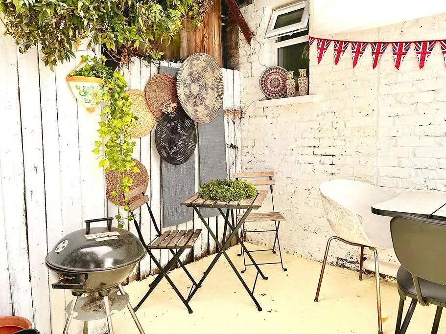 Apartman City Cottage With Cosy Garden In London