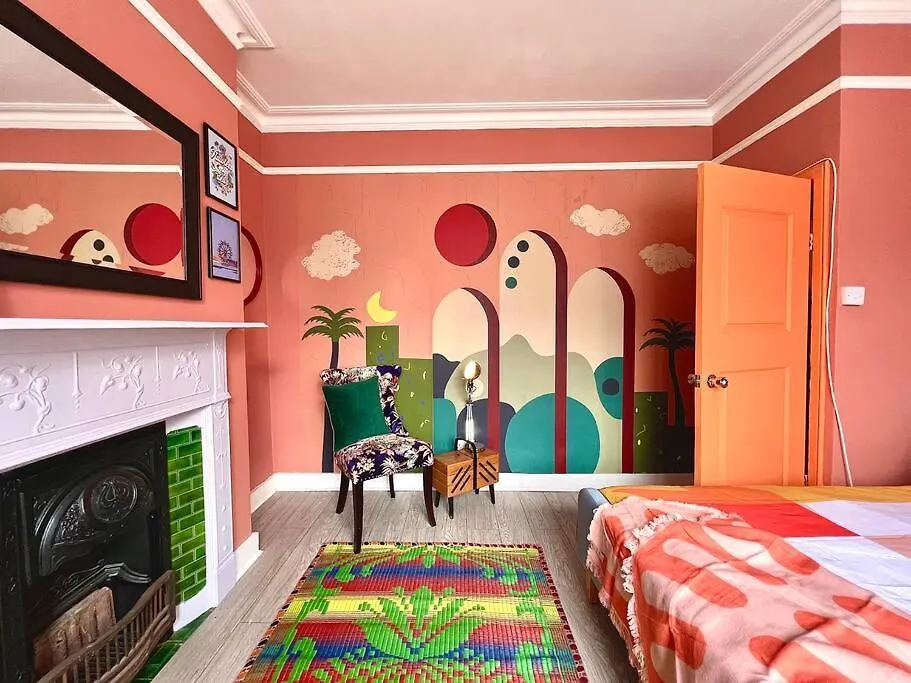 City Cottage With Cosy Garden In London 0*,