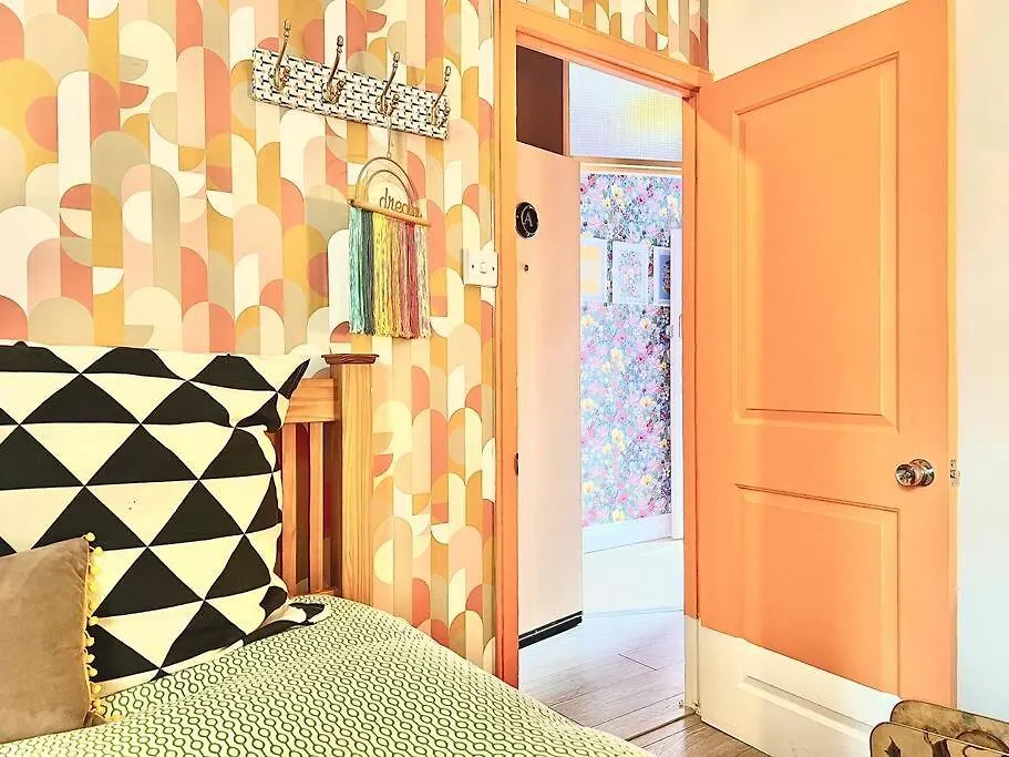 City Cottage With Cosy Garden In London 0*,