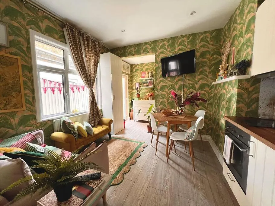 City Cottage With Cosy Garden In London Apartman