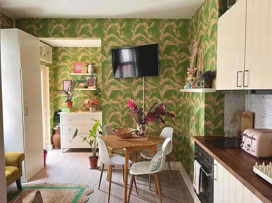 City Cottage With Cosy Garden In London 0*,